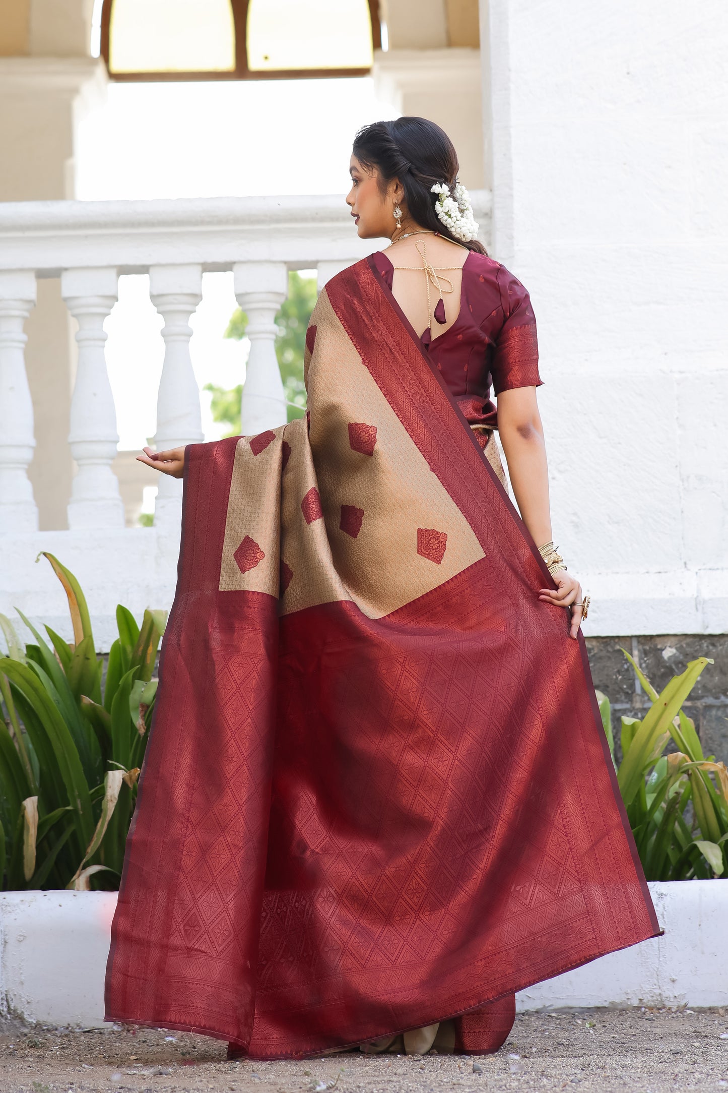Woven Banarasi Silk Blend Saree