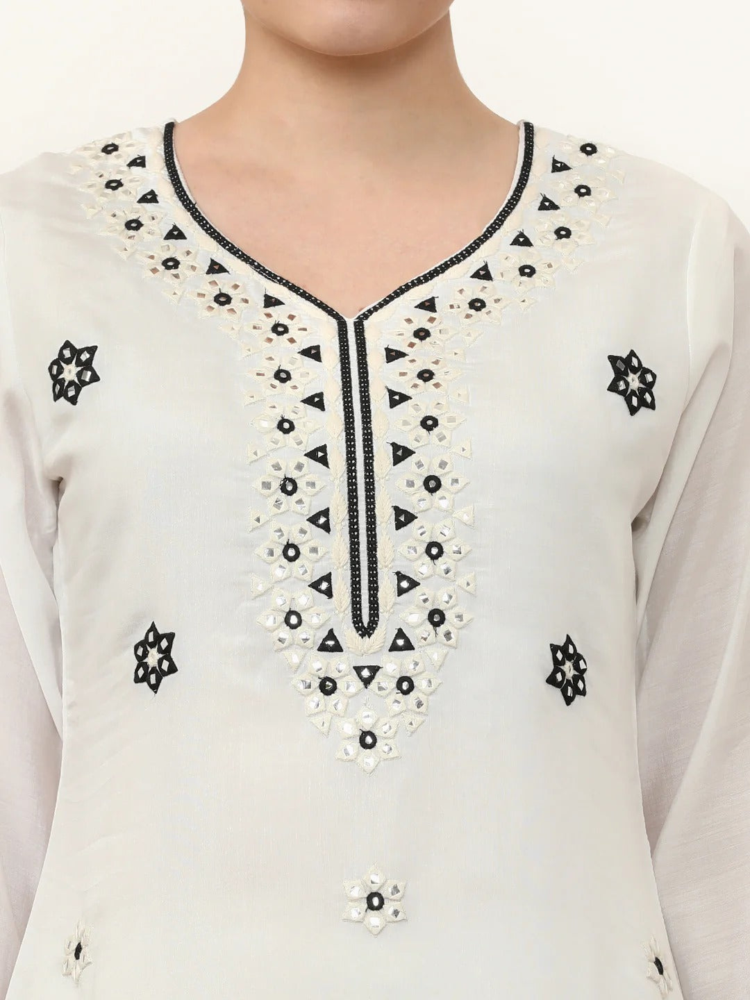Floral Embroidered Thread Work Chanderi Silk Kurta With Trousers & Dupatta